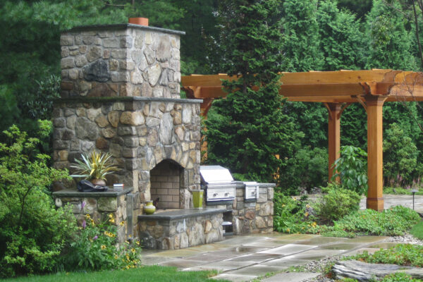 12-outdoor-fireplace-pergola